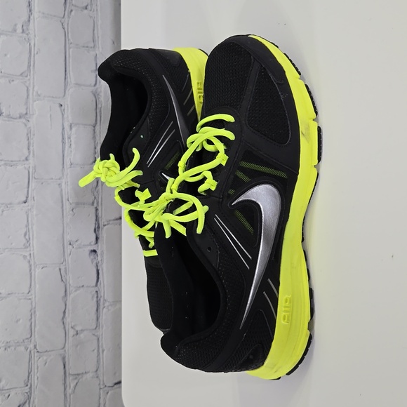 Women's Size 13 Nike Lime Green and Black Running Shoes/Sneakers - Picture 5 of 12
